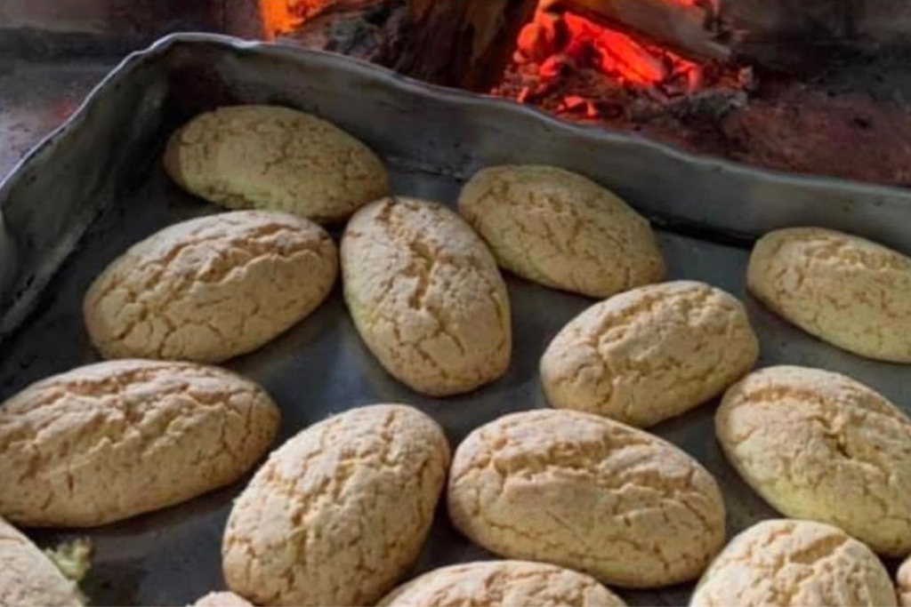 Biscoito Cinco Pratos. Tem esse nome porque no século XIX, as medidas eram em pratos esmaltados rasos e fundos.