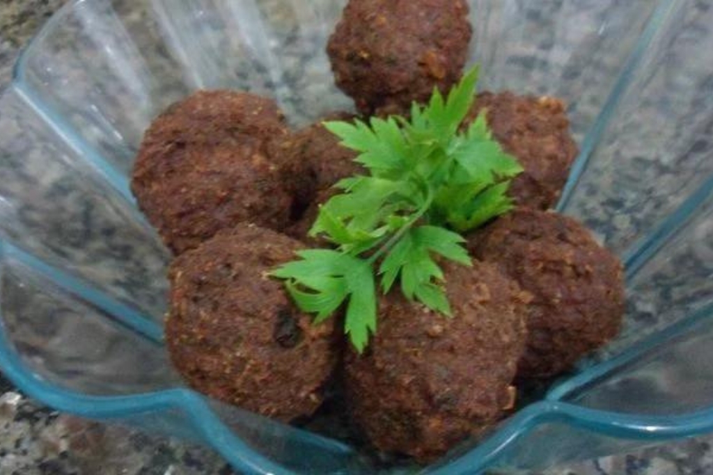 Bolinho de carne com hortelã fácil e delicioso para seu almoço lanche ou petisco