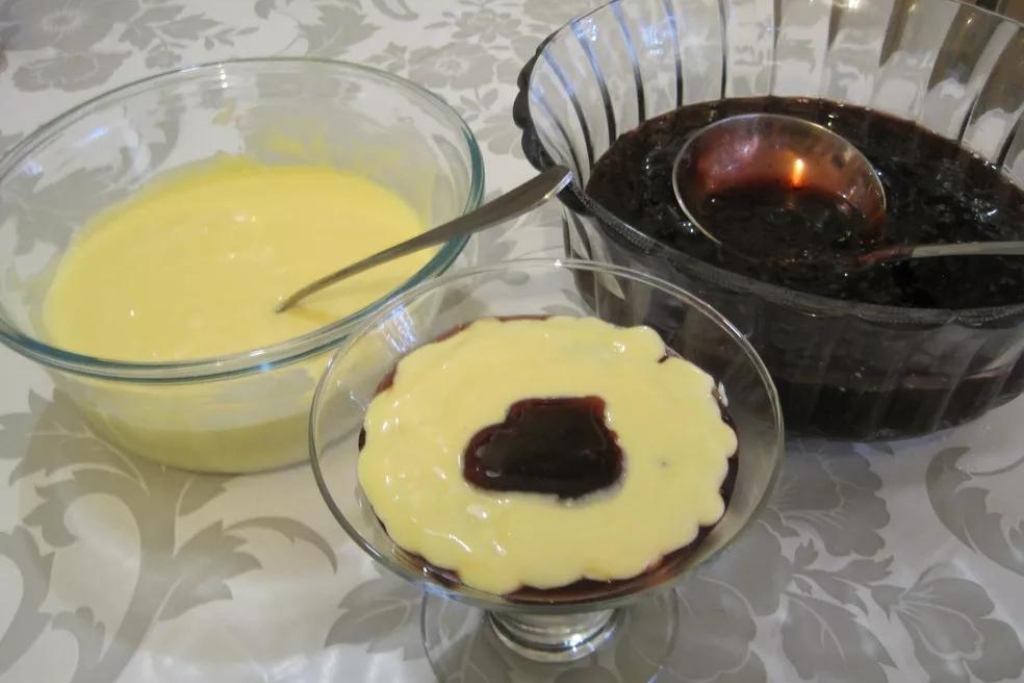 Aprenda a fazer essa clássica sobremesa de sagu de vinho com creme deliciosa