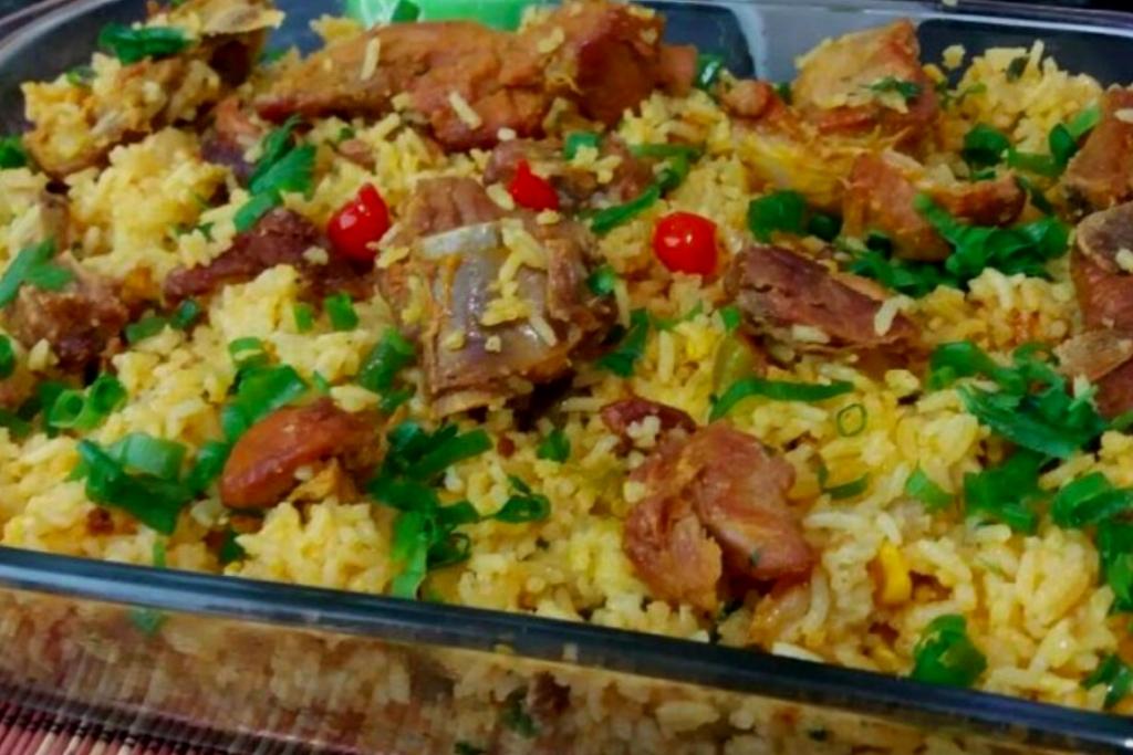 Arroz caipira com costelinha de porco, uma receita deliciosa que aprendi no sítio da minha vó