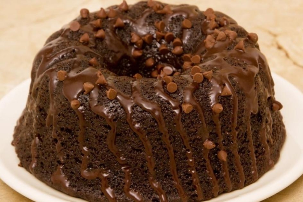 Bolo de chocolate na airfryer incrível, para fazer quando chega aquela visita inesperada