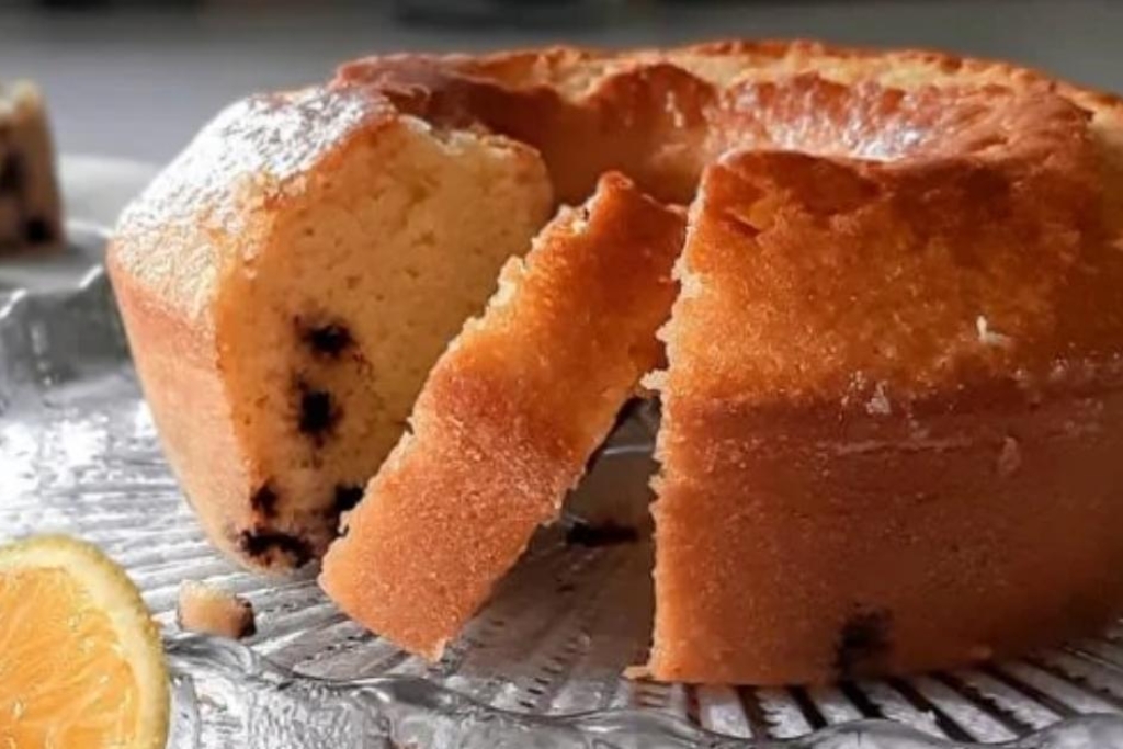 Bolo de laranja com gotas de chocolate, é simplesmente maravilhoso