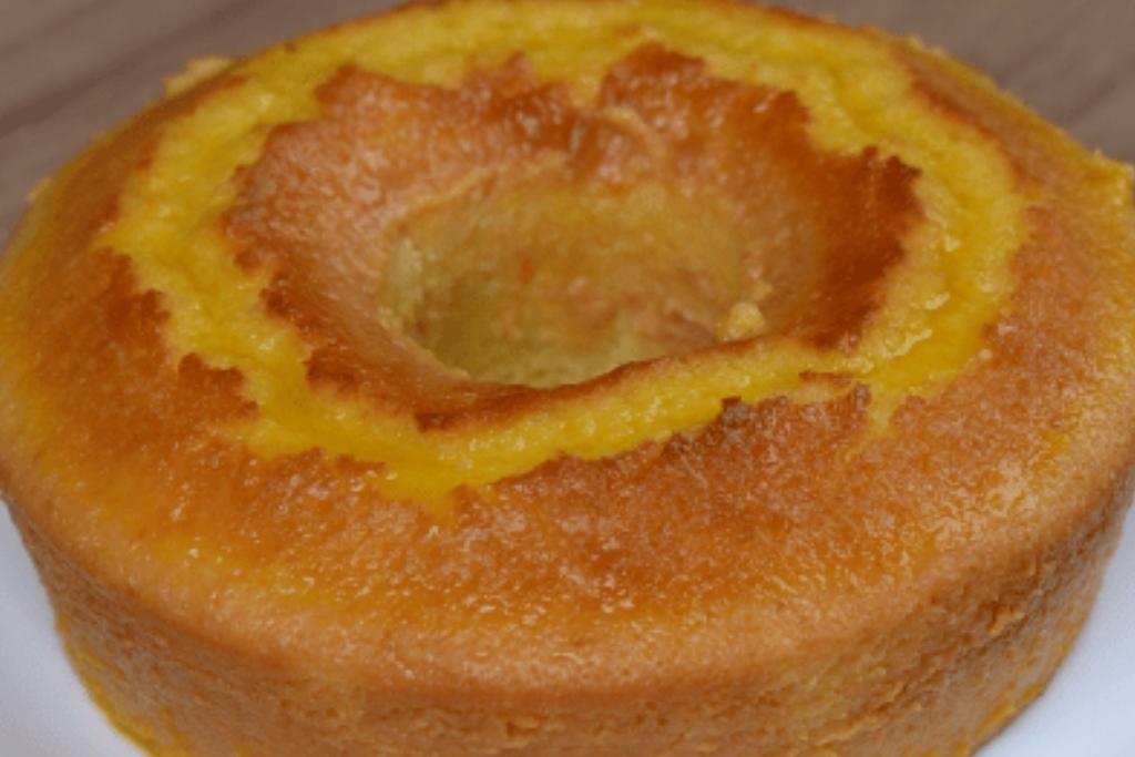 Bolo de laranja macio, molhadinho perfeito para servir no lanche ou no café