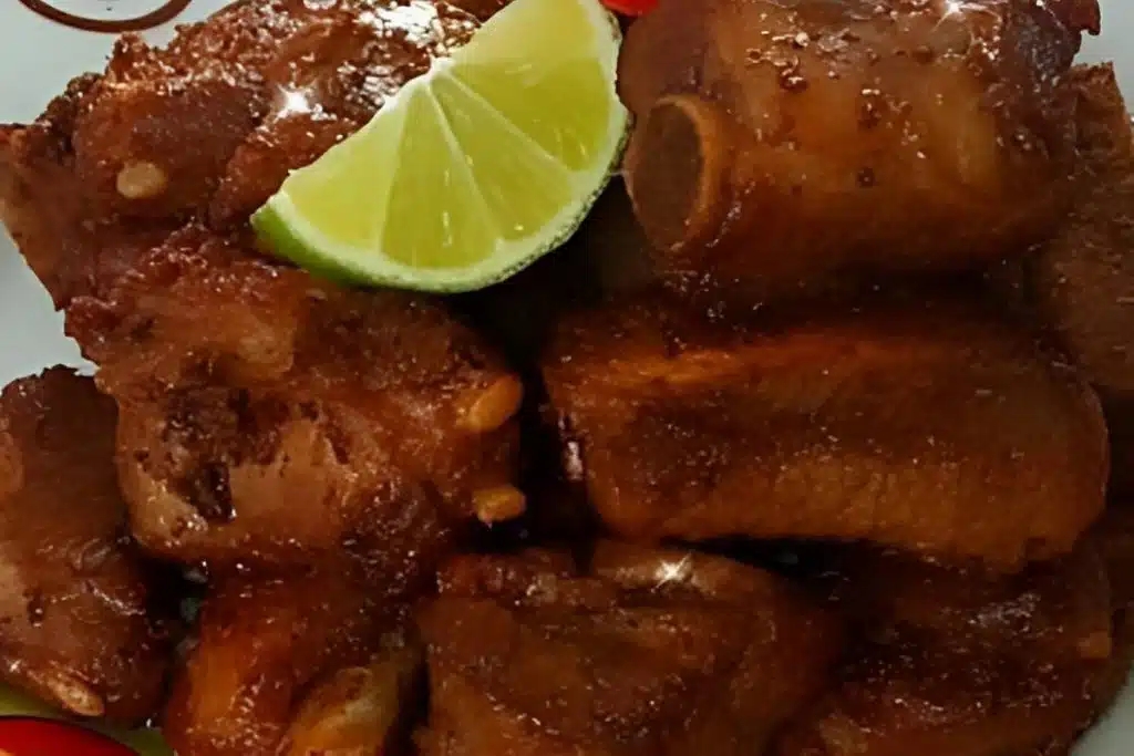 Costelinha de porco frita bem temperadinha, perfeita para o almoço ou jantar