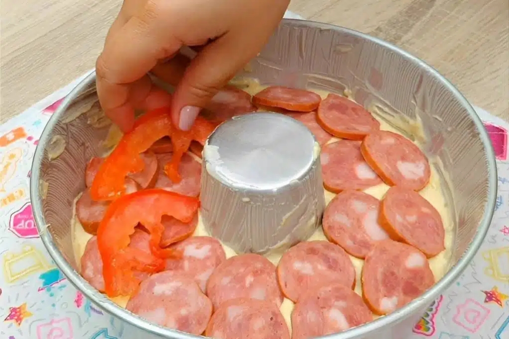 Lanche de forno feito no liquidificador recheado com calabresa e muçarela uma delícia