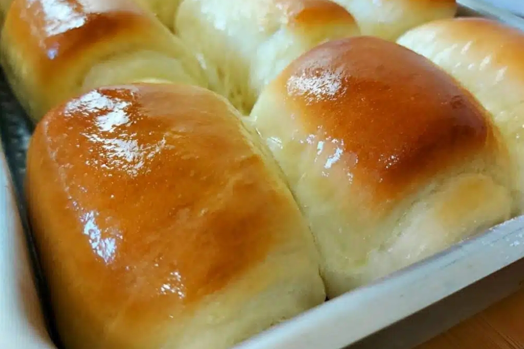 Pão caseiro fofinho que não precisa sovar, é uma delícia perfeita para o seu café ou lanche