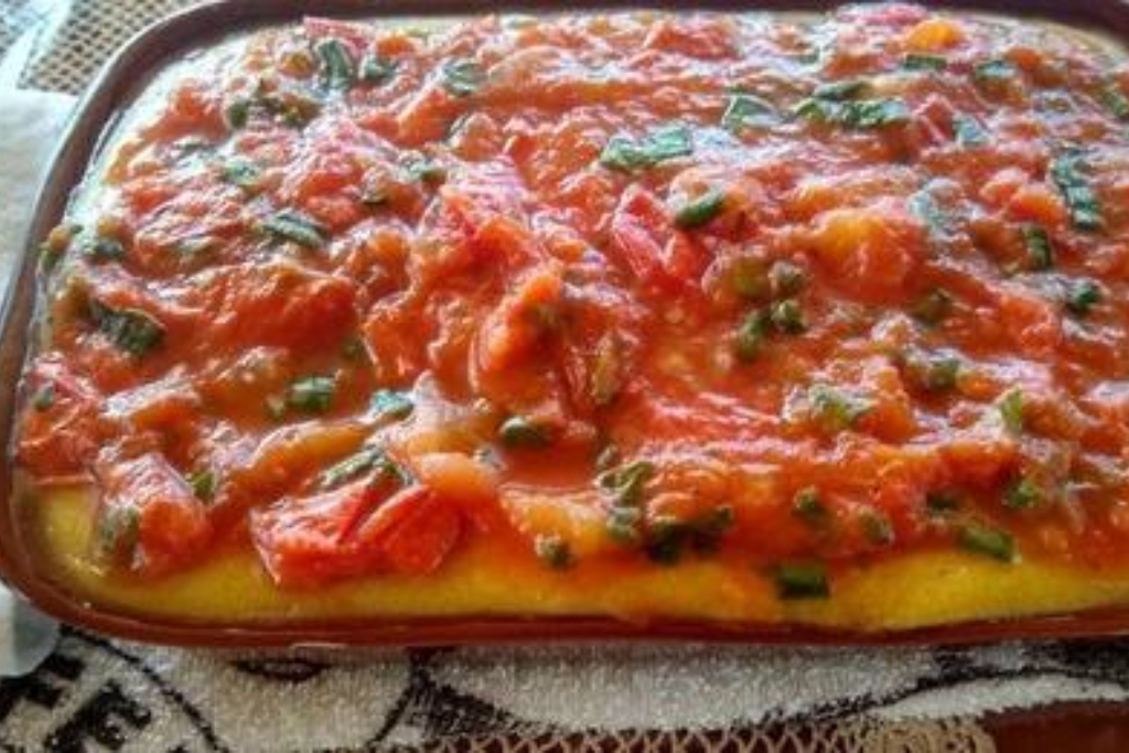 Polenta cremosa ao molho, essa receita maravilhosa para aprimorar os seus dotes culinários