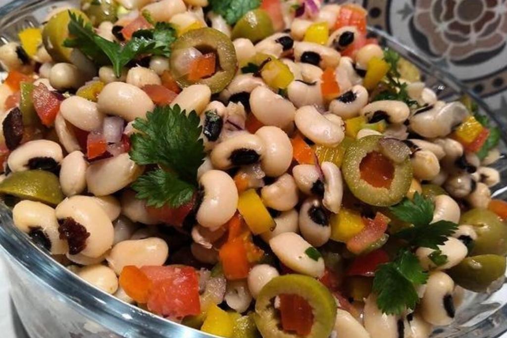 Salada de feijão prática, para deixar sua refeição mais completa