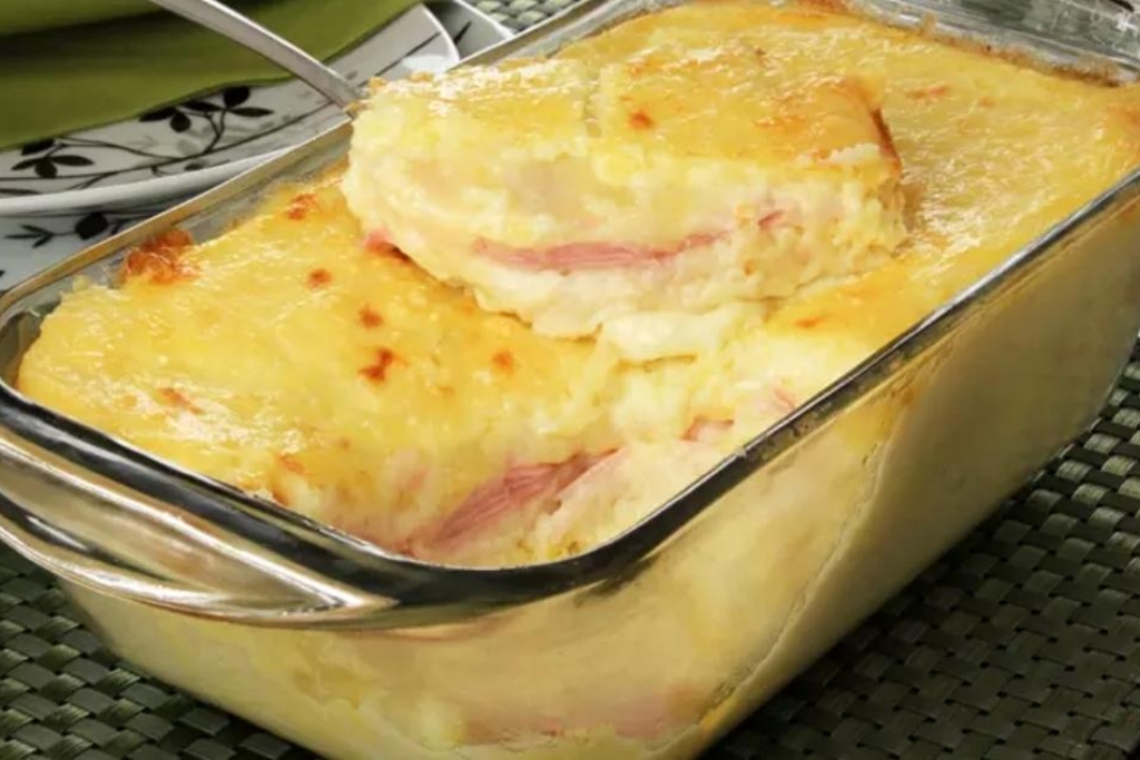 Torta de batata cremosa com presunto e queijo a mais fácil e gostosa