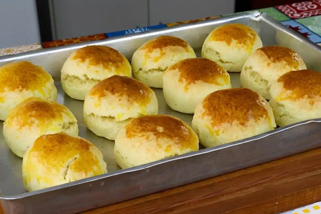 Pão de minuto feito com pó royal e que não precisa sovar perfeito para seu lanche ou café